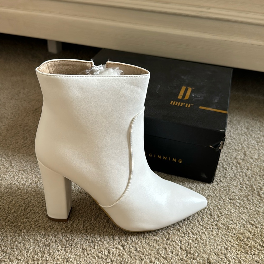 White booties size 7 never worn